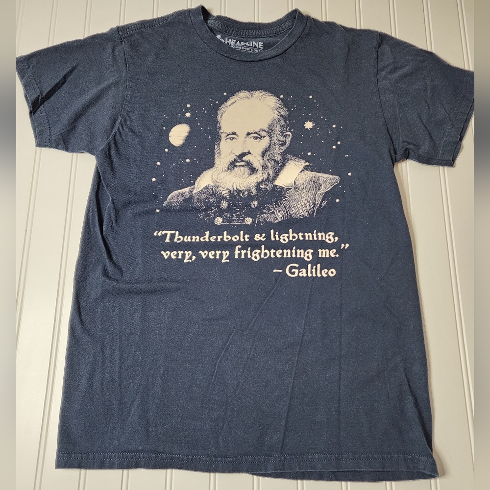 Thunder bolts and lightning graphic tee size small